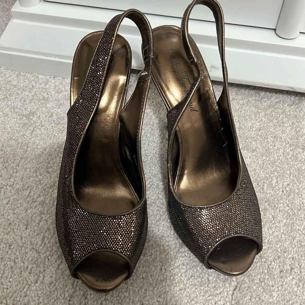Sequin gold brown shoes